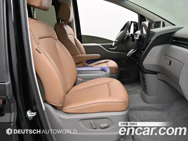 Hyundai Staria 2024 thumb 3