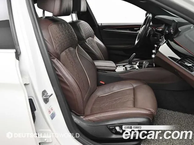 BMW 5 серии 2019 thumb 3