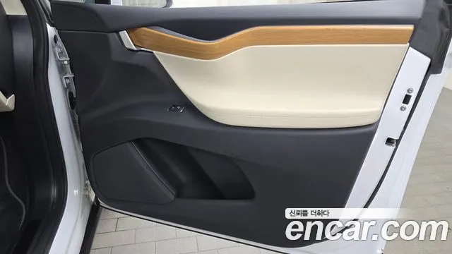 Tesla Model X 2019 thumb 2