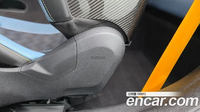 BMW M4 2023 thumb 4