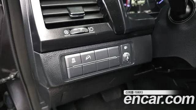 KGM Rexton 2019 thumb 9