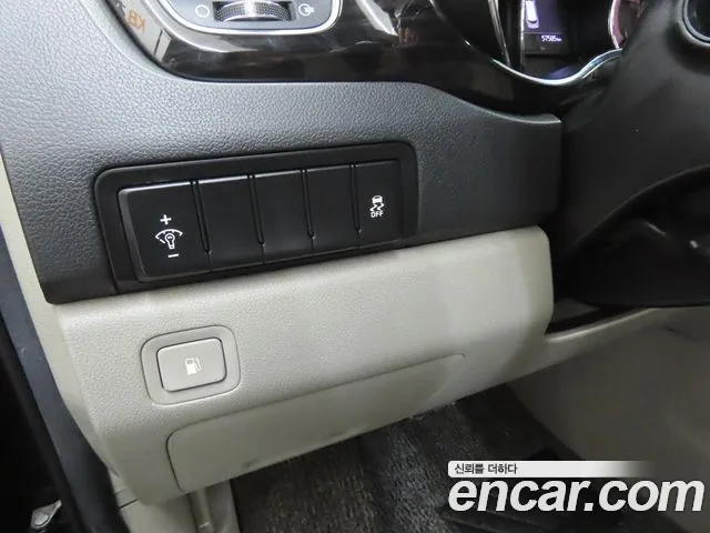Kia Carnival 2018 thumb 3