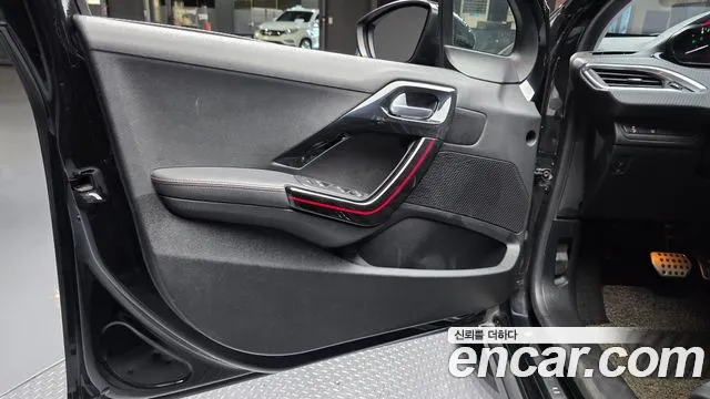 Peugeot 2008 2019 thumb 4