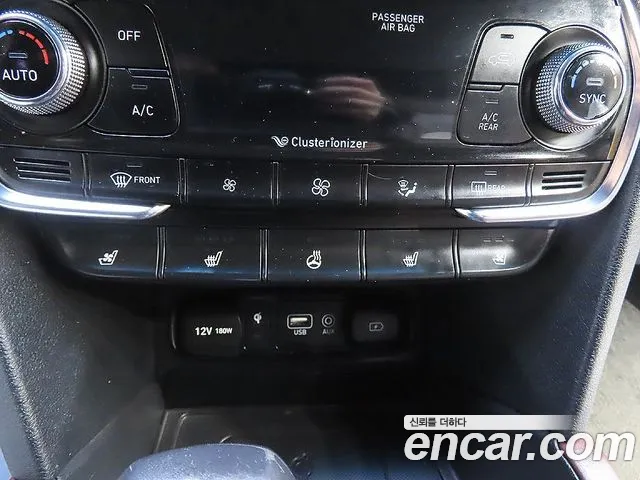 Hyundai Santa Fe 2018 thumb 10