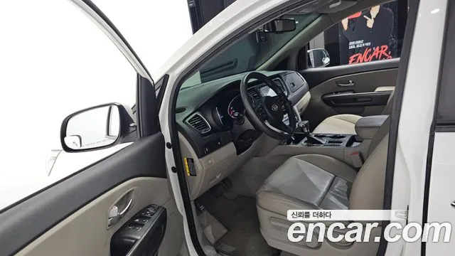 Kia Carnival 2019 thumb 3