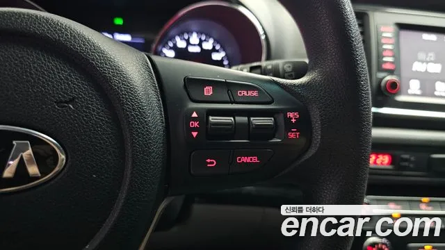 Kia Carnival 2019 thumb 6
