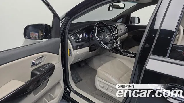Kia Carnival 2019 thumb 11