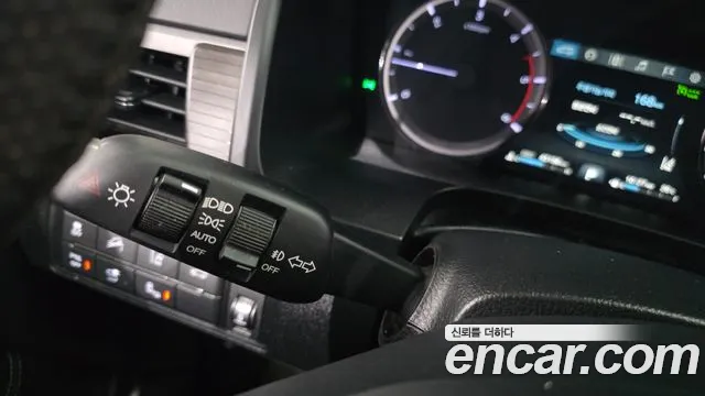 KGM Rexton 2019 thumb 6