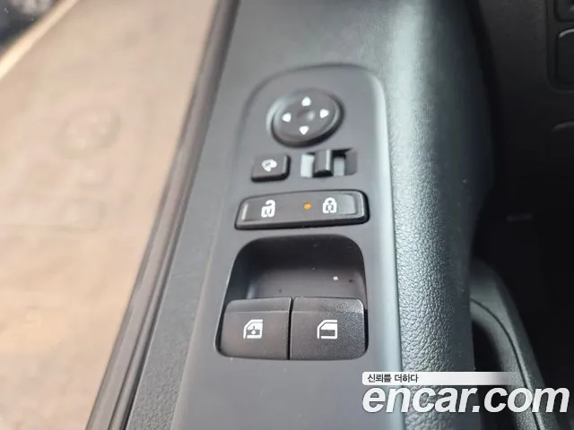 Hyundai Staria 2022 thumb 2