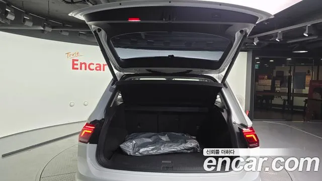 Volkswagen Tiguan 2021 thumb 12