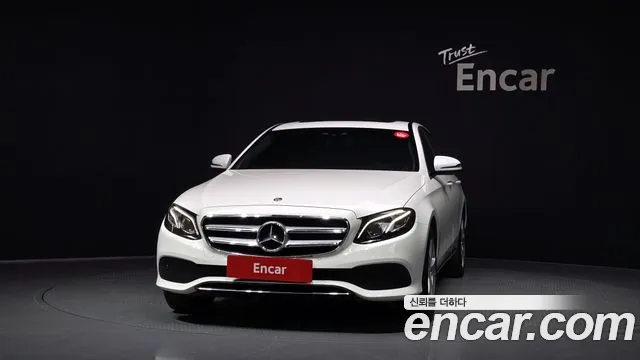 Mercedes-Benz E-Class 2017 thumb 9