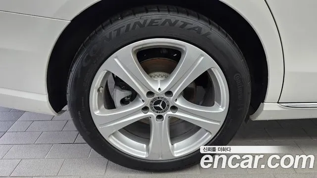 Mercedes-Benz E-Class 2017 thumb 2