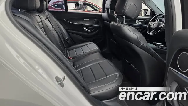 Mercedes-Benz E-Class 2017 thumb 3