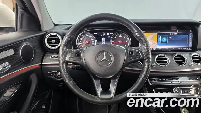 Mercedes-Benz E-Class 2017 thumb 4