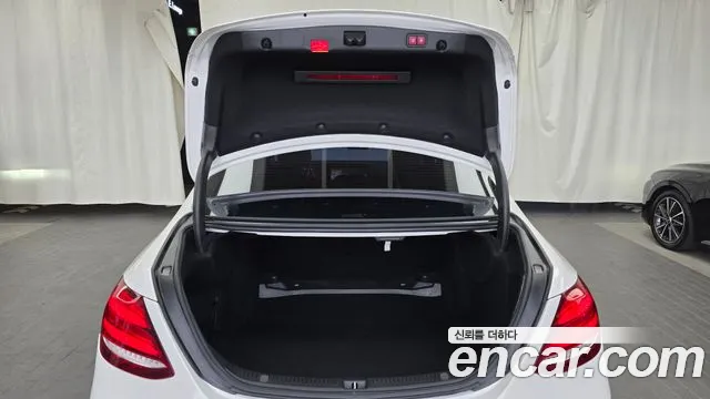 Mercedes-Benz E-Class 2017 thumb 7
