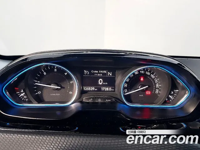 Peugeot 2008 2015 thumb 12