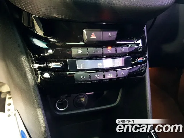Peugeot 2008 2015 thumb 2