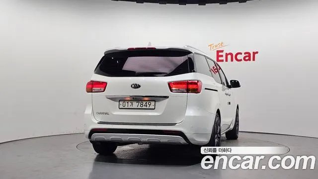 Kia Carnival 2016 thumb 3