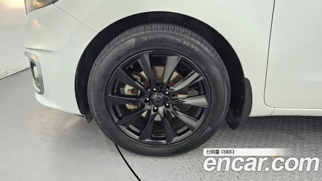 Kia Carnival 2016 thumb 5