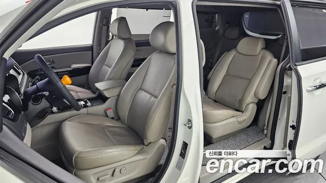 Kia Carnival 2016 thumb 12