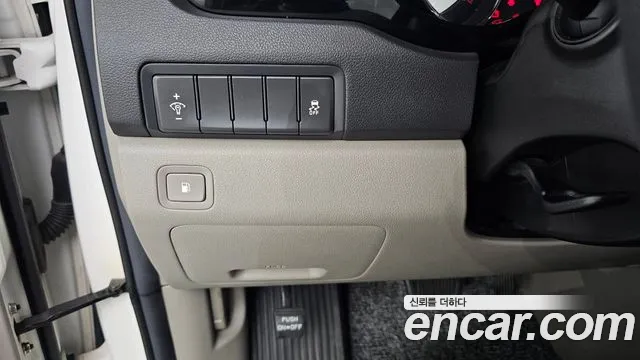 Kia Carnival 2016 thumb 11