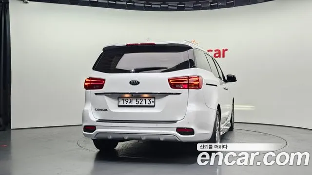 Kia Carnival 2019 thumb 4