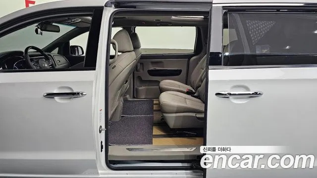 Kia Carnival 2019 thumb 2