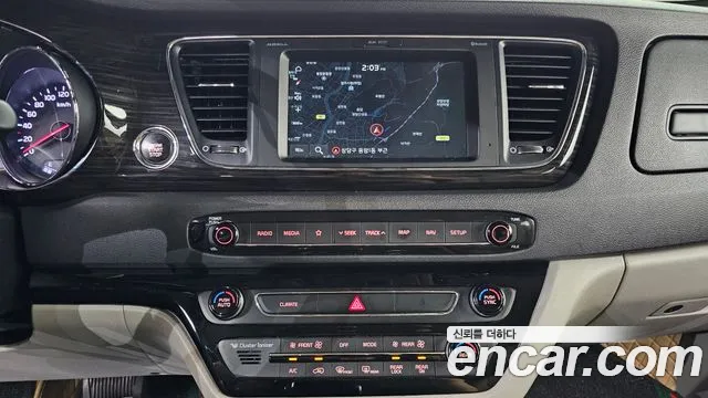 Kia Carnival 2019 thumb 6
