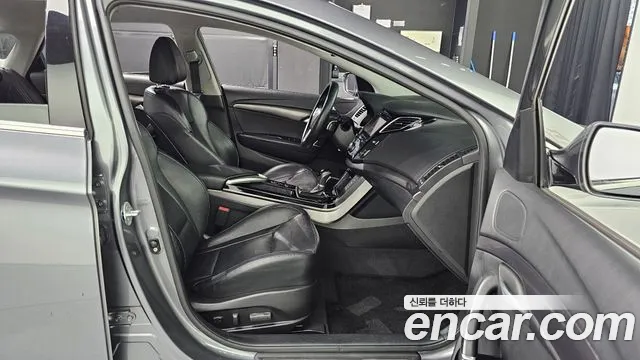 Hyundai i40 2012 thumb 12