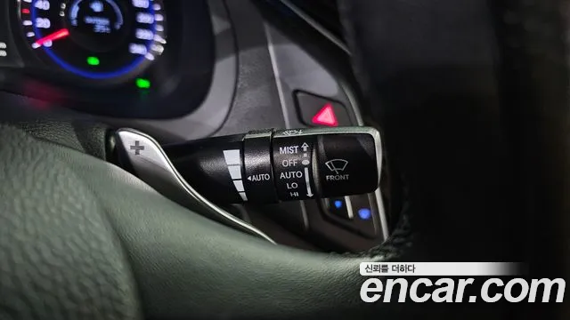 Hyundai i40 2012 thumb 11