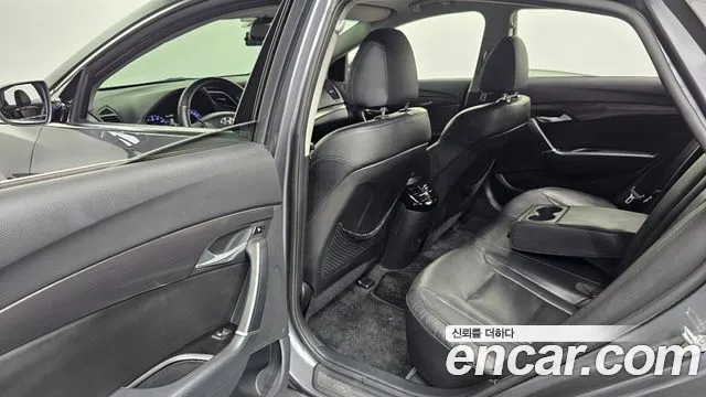 Hyundai i40 2012 thumb 8