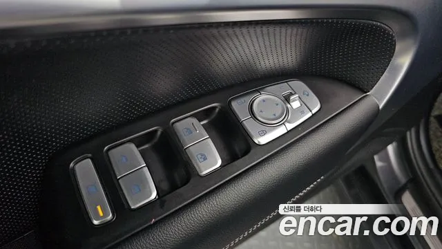 Genesis G70 2018 thumb 12