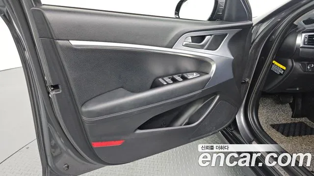 Genesis G70 2018 thumb 4