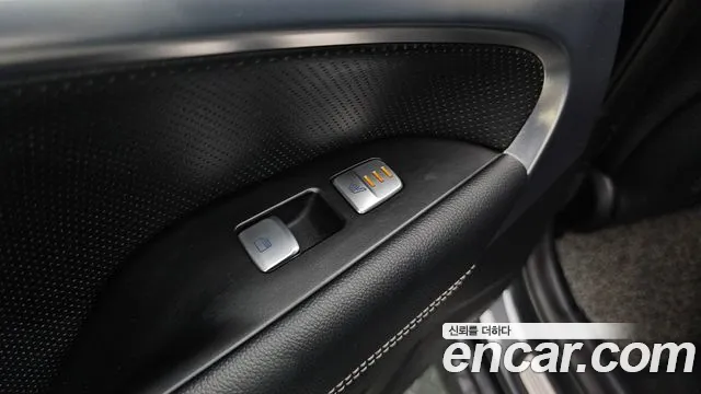 Genesis G70 2018 thumb 11