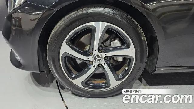 Mercedes-Benz E-Class 2020 thumb 11