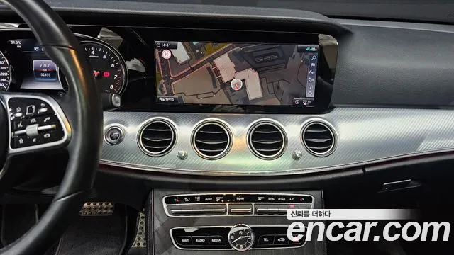 Mercedes-Benz E-Class 2020 thumb 10