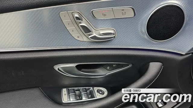 Mercedes-Benz E-Class 2020 thumb 9