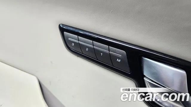 Land Rover Range Rover Evoque 2018 thumb 3