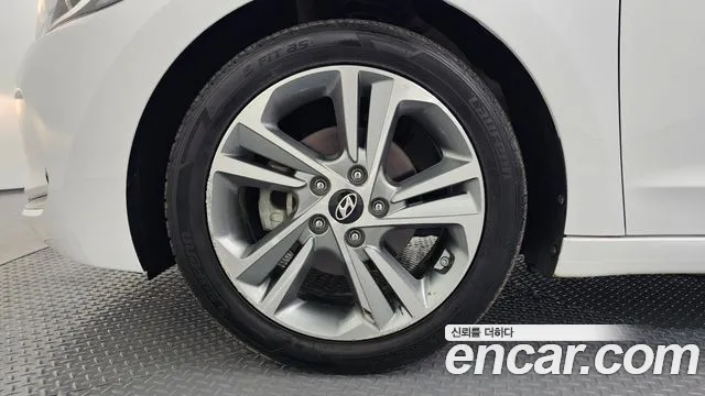 Hyundai Avante 2017 thumb 12