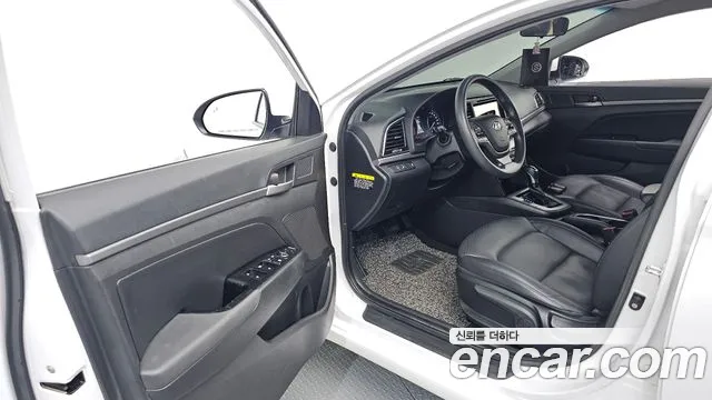Hyundai Avante 2017 thumb 10