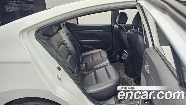 Hyundai Avante 2017 thumb 3