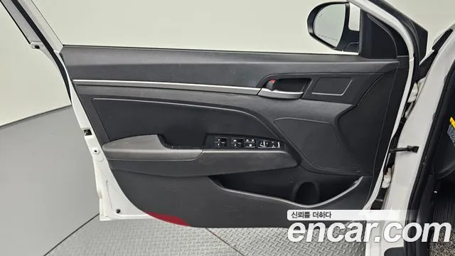Hyundai Avante 2017 thumb 5