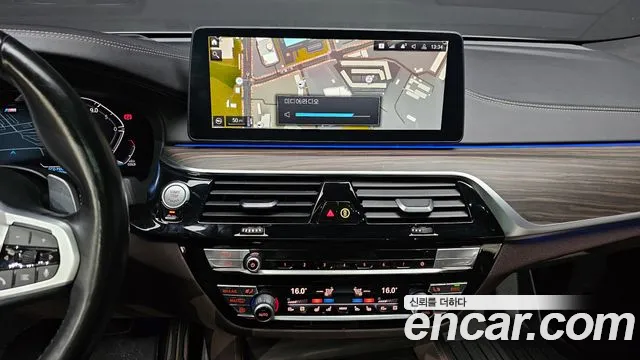 BMW 6 серии Gran Turismo 2021 thumb 10