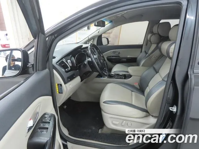 Kia Carnival 2018 thumb 10