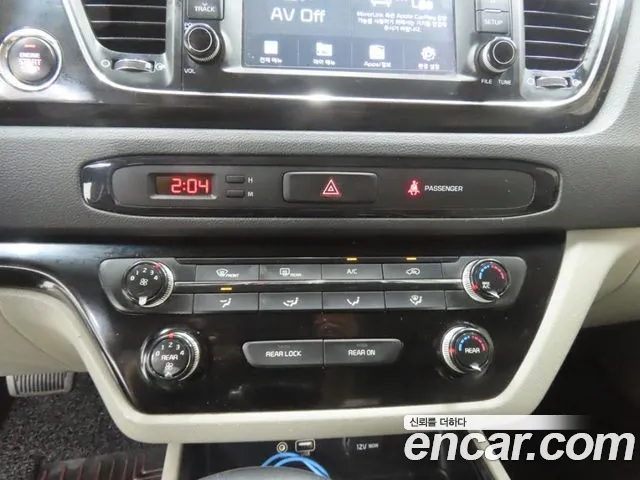 Kia Carnival 2018 thumb 11
