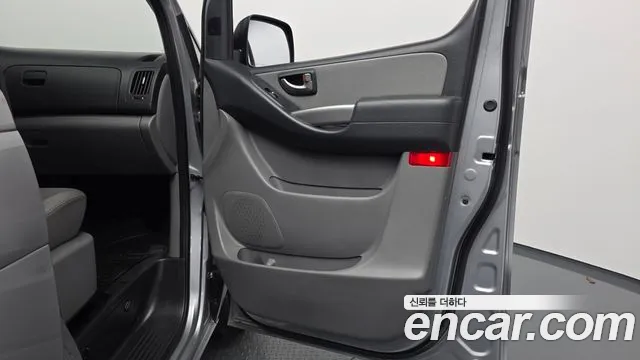 Hyundai Staria 2019 thumb 8