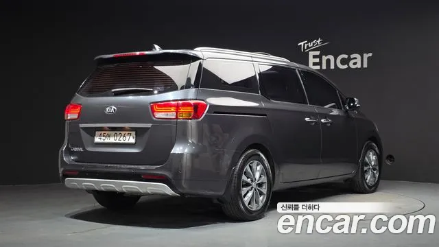 Kia Carnival 2017 thumb 3