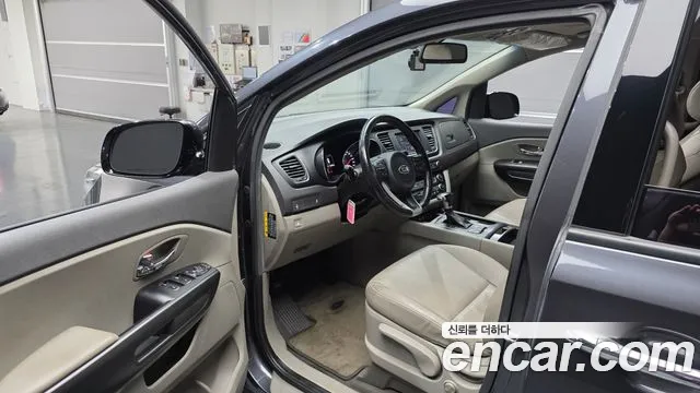 Kia Carnival 2017 thumb 7