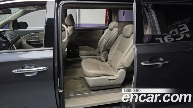 Kia Carnival 2017 thumb 12