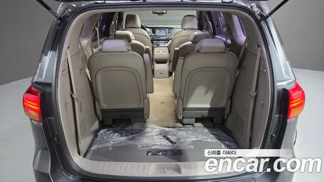 Kia Carnival 2017 thumb 8